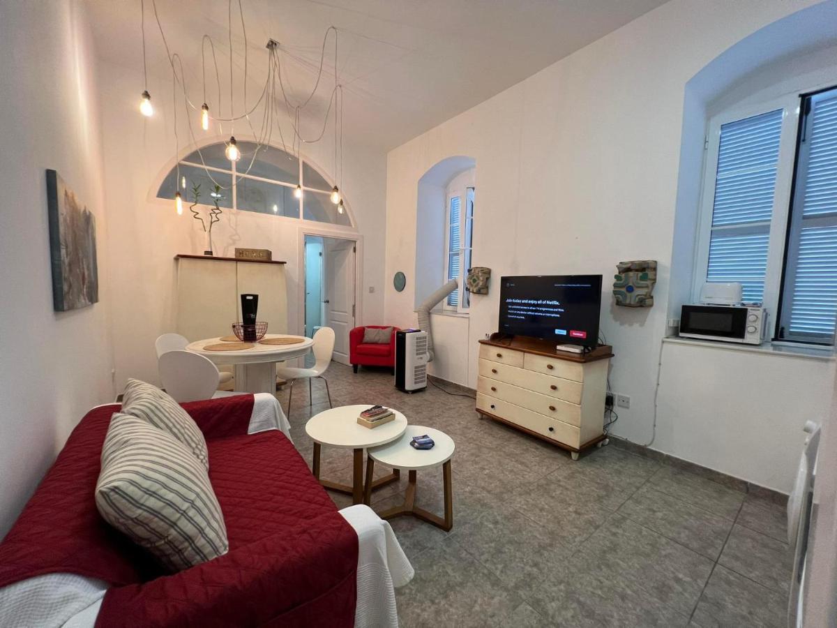 Quirky 1Br Just Off Main Street Prime Location Apartment Gibraltar Exterior photo